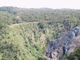 クランダ鉄道とバロン滝