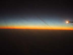 飛行機から日の出