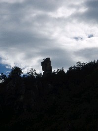 サイコロ岩